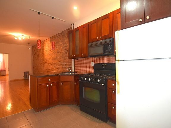 4th image of 315 Bleecker St #1B