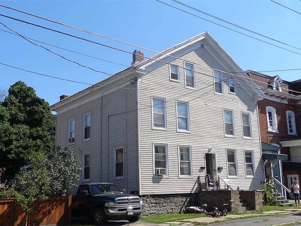1st image of 220 Franklin St