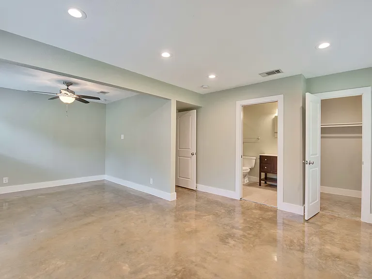 2303 Southern Oaks Dr — Photo 11