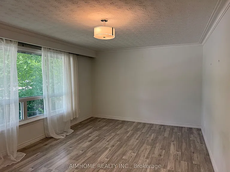 2076 Constance Dr — Photo 5