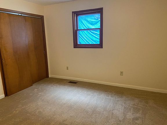5th image of 323 Marshall St