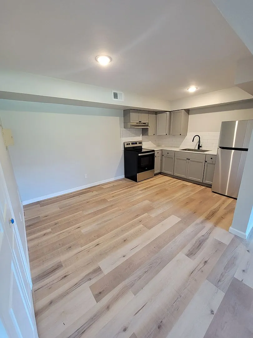 2617 N Clark St. — Photo 2