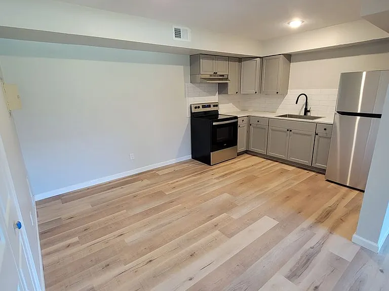2617 N Clark St — Photo 7