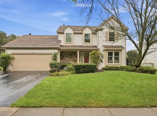 16 Copperwood Dr, Buffalo Grove, IL 60089