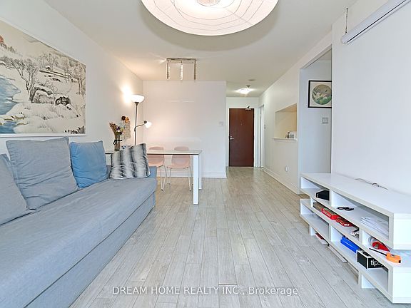 3rd image of 1055 Bay St #1204