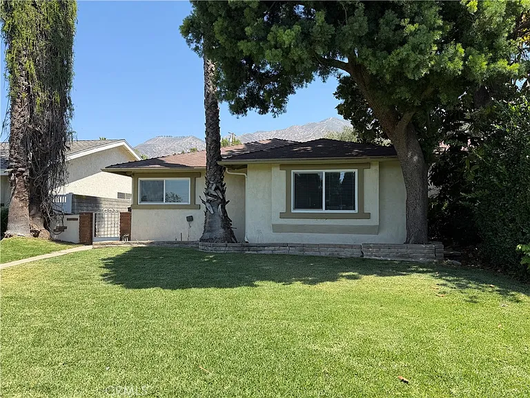 511 Mariposa Ave — Photo 2