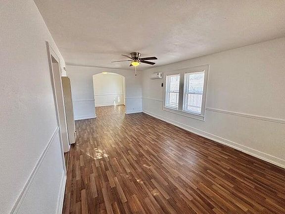 3rd image of 420 W Lynn St