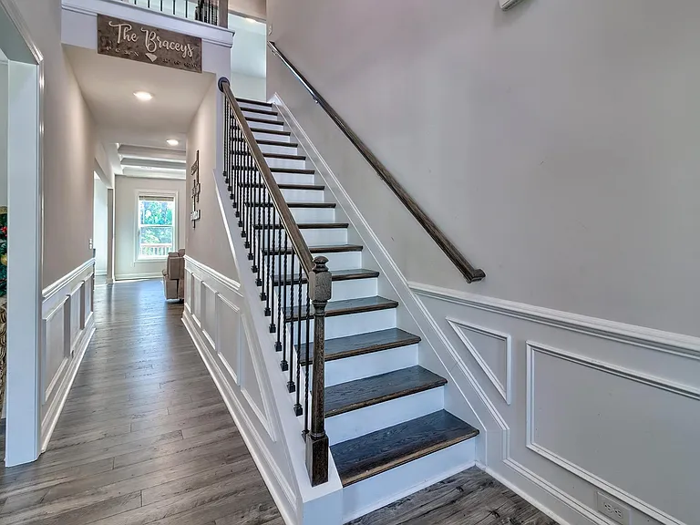558 Mahonia Rd — Photo 6