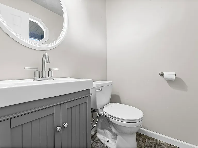 328 Regency Ave — Photo 4