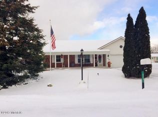 620 Riverside Dr, Watervliet, MI 49098
