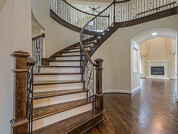 5th image of 100 Townlake Dr