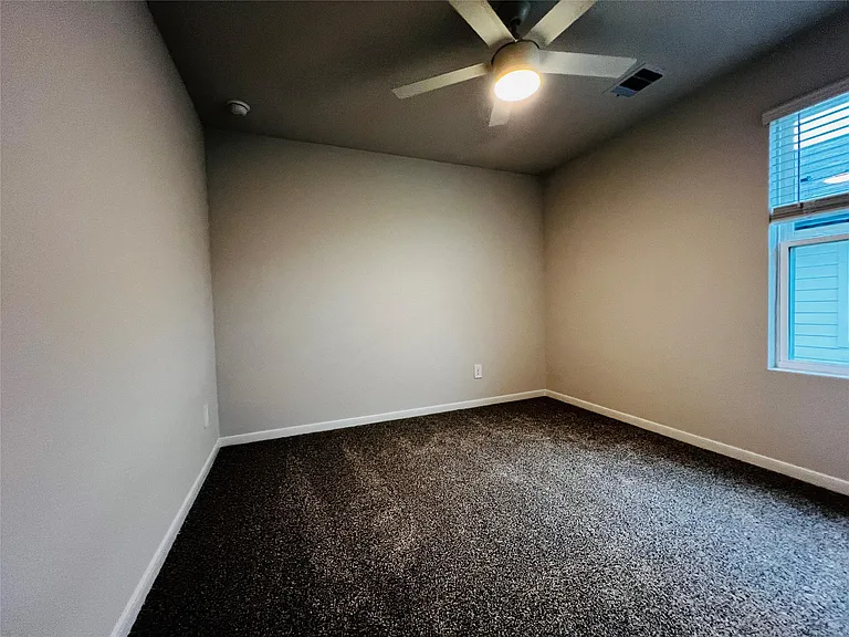 315 Darwin Pl — Photo 12