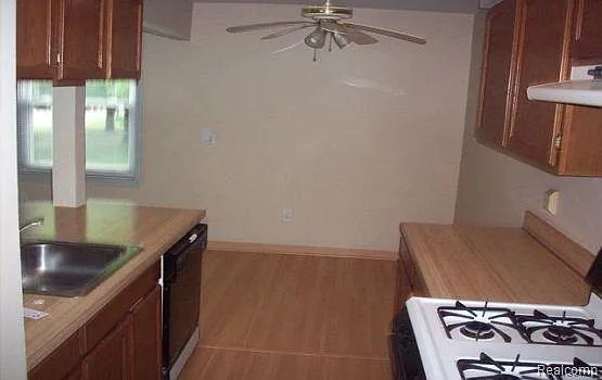 2 bed, 3.0 bath, 1346 sqft, $1,475 — Photo 2
