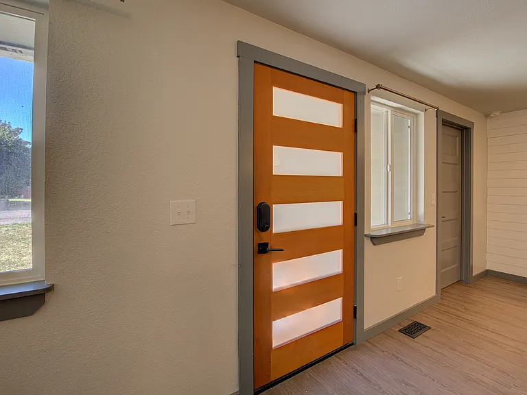 2034 S Division Ave — Photo 4