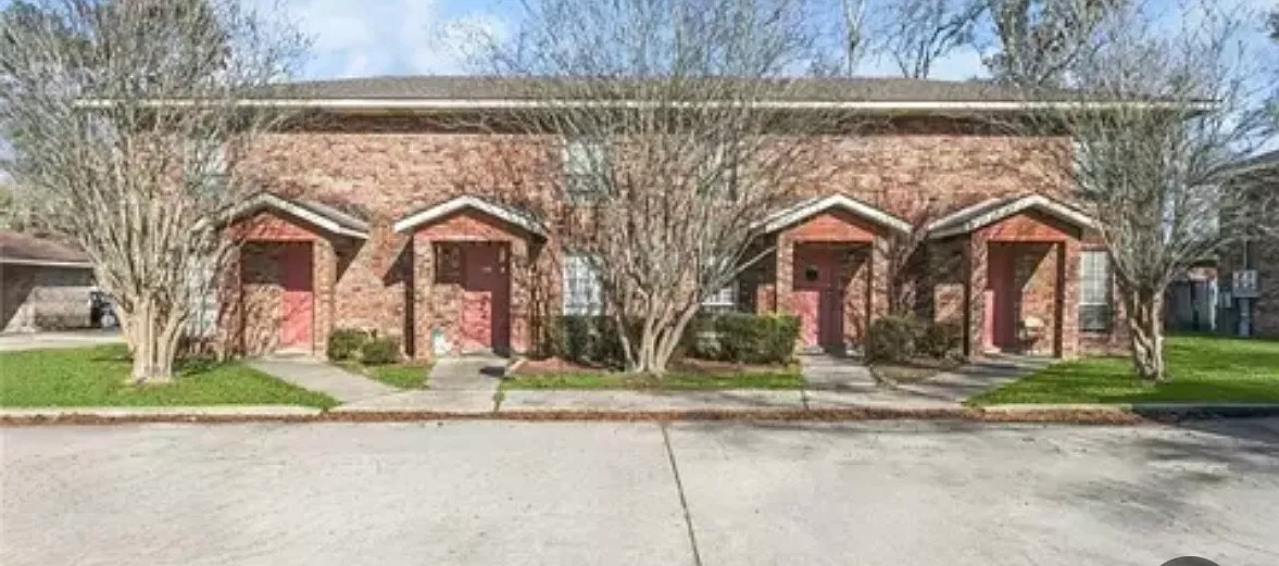 2 bed, 1.5 bath, 1000 sqft, $1,100 — Photo 1