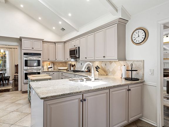 5th image of 4919 Meadowcreek Dr