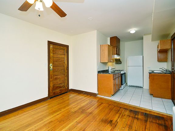 5th image of 1403 W Diversey Pkwy APT 2