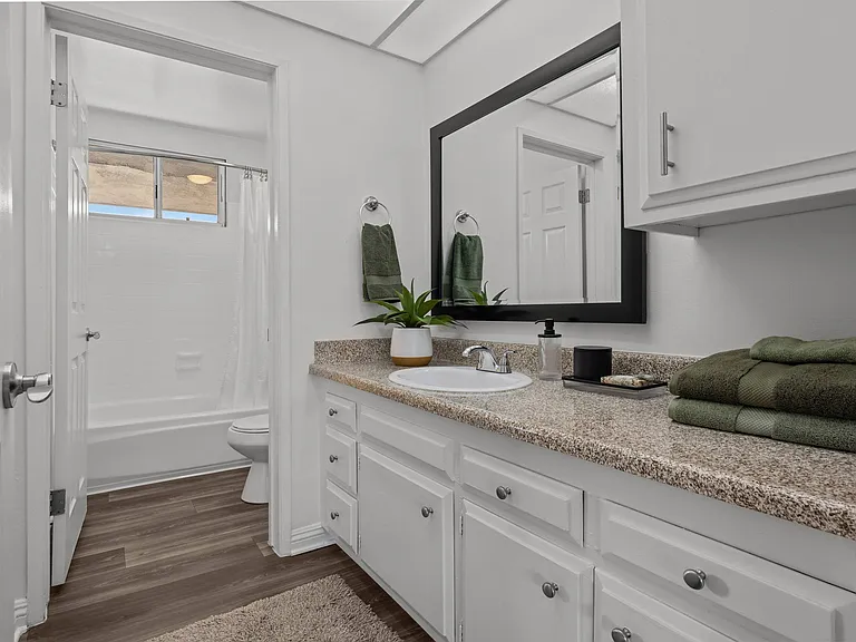 The Oaks Apartments — Photo 7