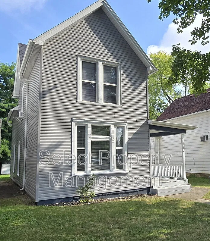 1012 Huffman St photo 1