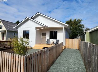 891 Division Ave NE, Bandon, OR 97411