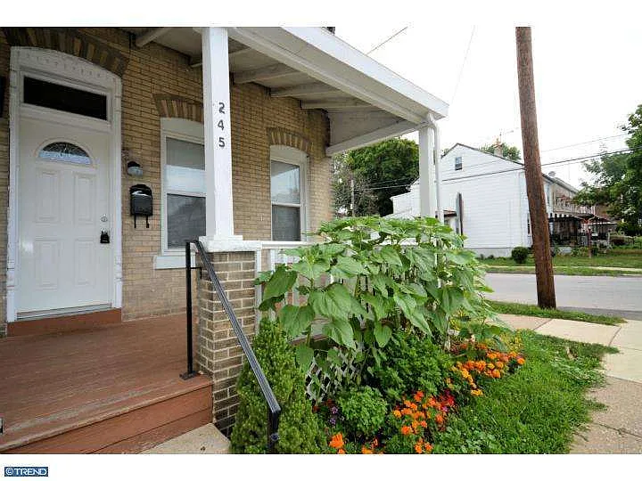 245 Buttonwood St photo 1
