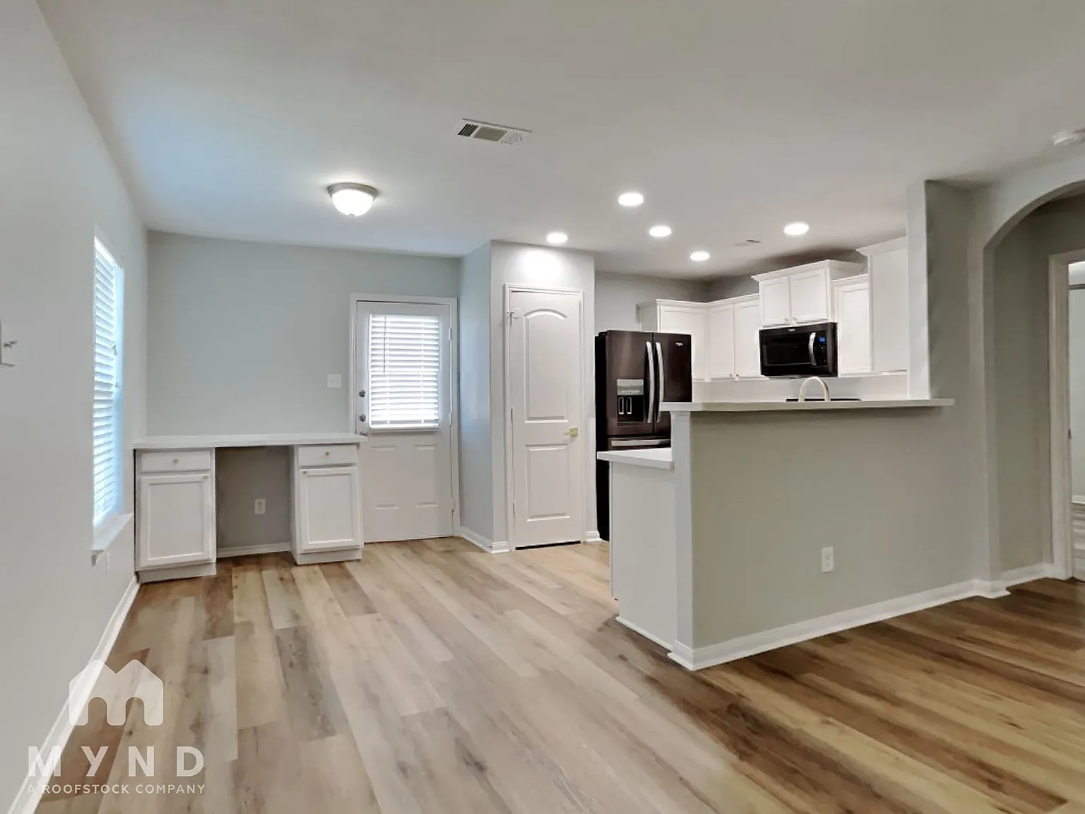 3 bed, 2.0 bath, 1166 sqft, $1,945 — Photo 4