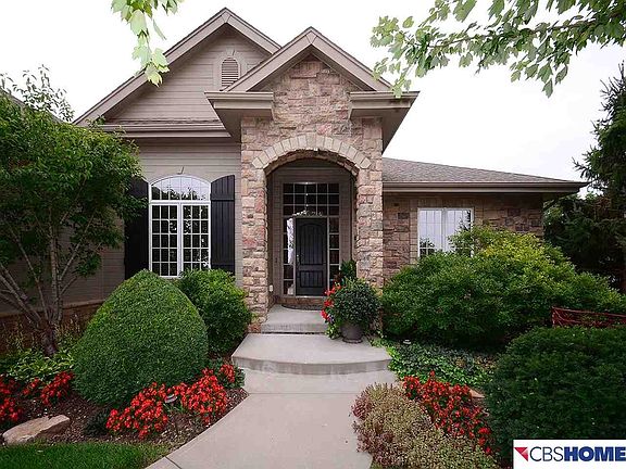 2nd image of 201 Oakmont Dr