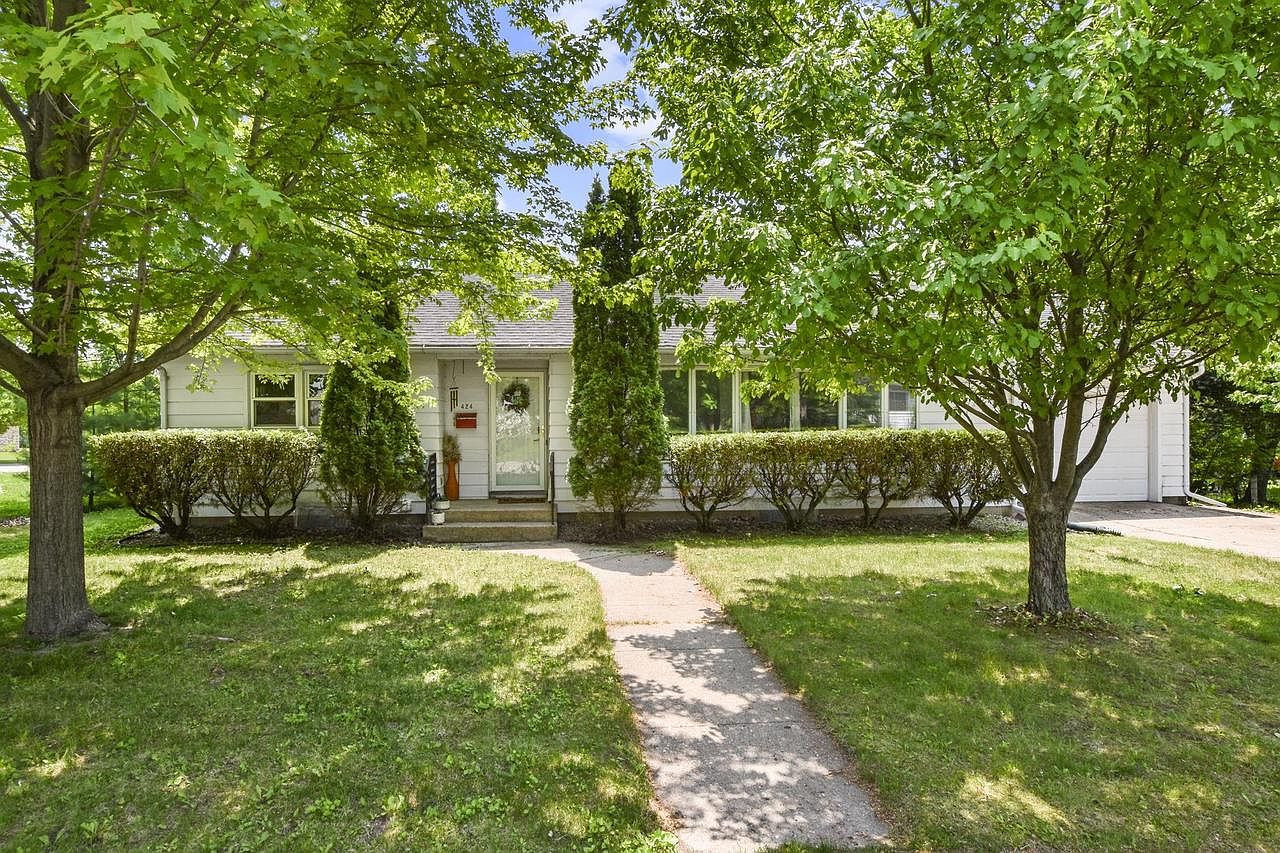 424 8TH Street, Baraboo, WI 53913 Zillow