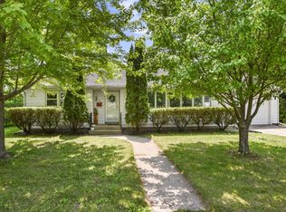 424 8th St, Baraboo, WI 53913