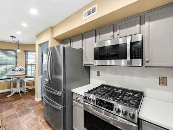 8 Delaware Ln, Branchburg Twp., NJ 08876