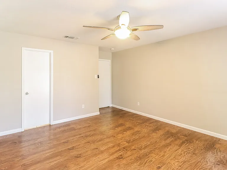 704 Mimosa Trl — Photo 8