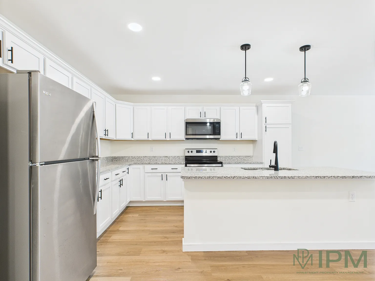 3 bed, 2.5 bath, 2040 sqft, $2,395 — Photo 2