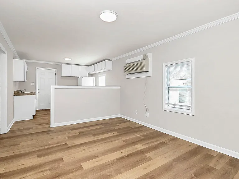 2510 Hemphill St — Photo 4