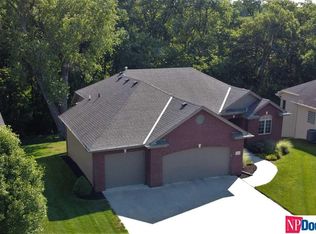 9307 Spring Creek Dr, Bellevue, NE 68147