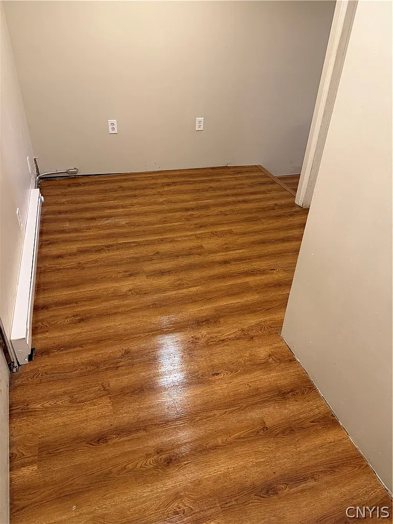 3 bed, 1.0 bath, 994 sqft, $1,850 — Photo 4