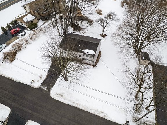 5th image of 74 Sleepy Hollow Rd