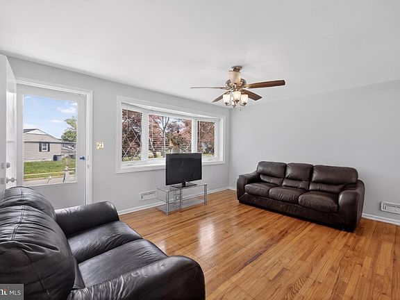 4th image of 8521 Fieldway Dr