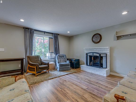 5th image of 1907 Hawthorne Ct