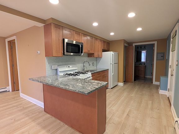 5th image of 510 W 45th St #1