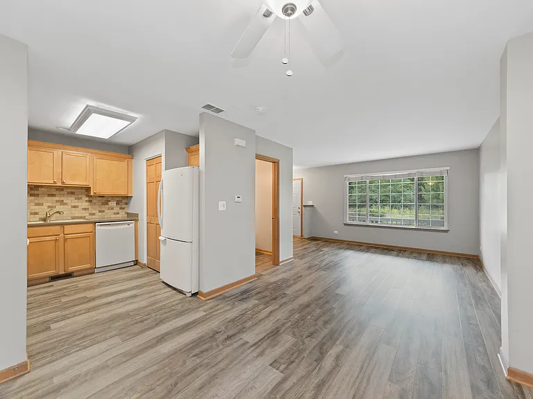 690 Lincoln Station Dr — Photo 5