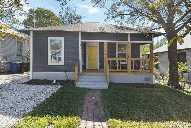 2 bed, 1.0 bath, 672 sqft, $1,550 — Photo 2