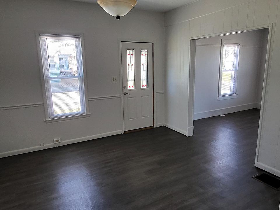 618 E Eureka Ave, Eureka, IL 61530 Zillow