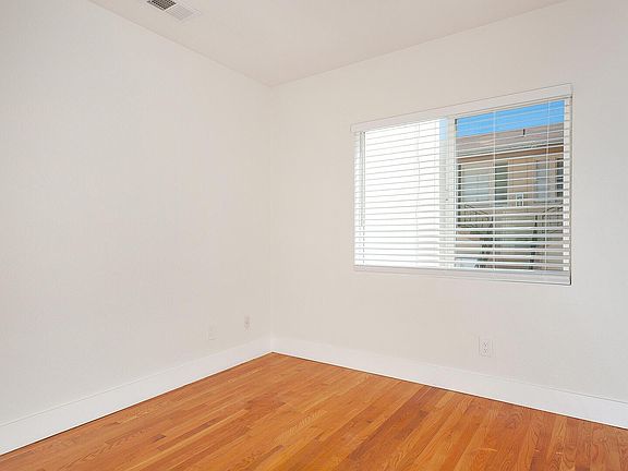 4th image of 3427 33rd St