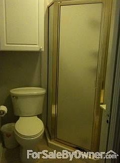 5th image of 312 Montrose Ave