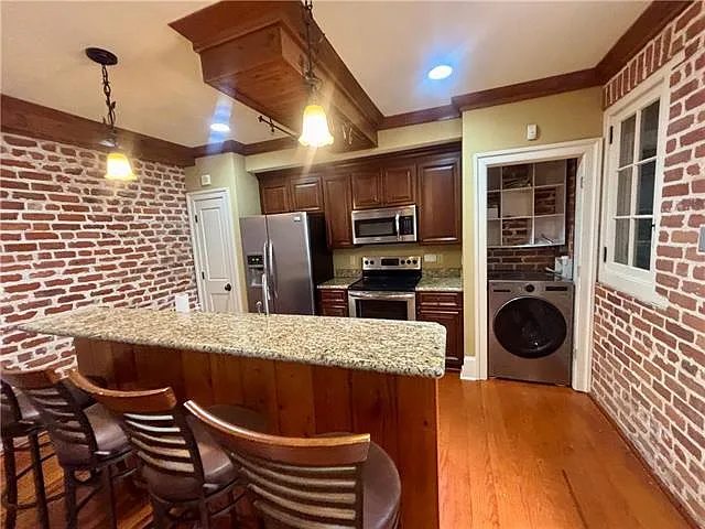 1027 Chartres St #F — Photo 9