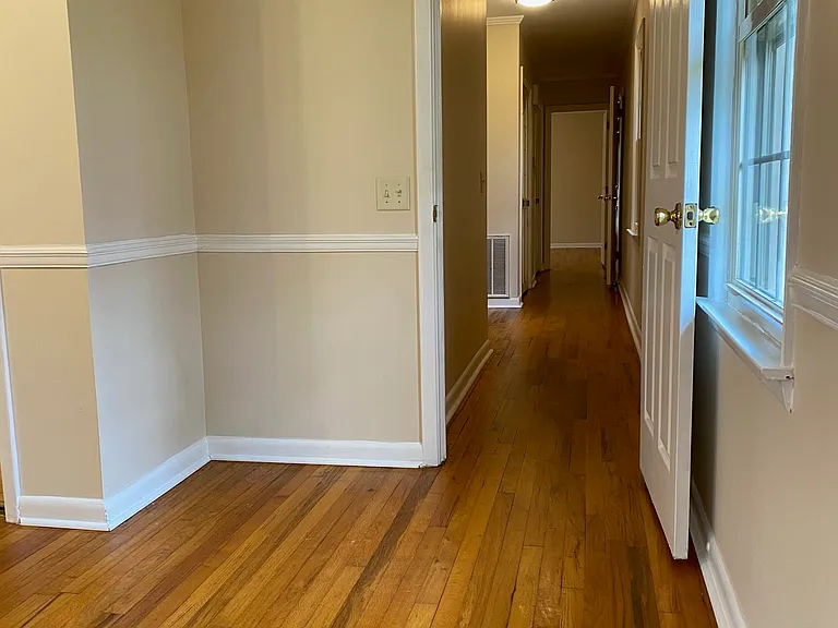 801 Mosley St — Photo 28
