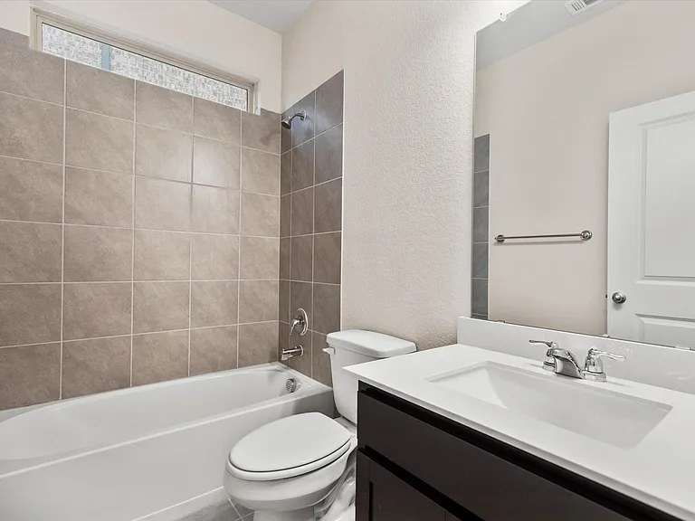 2036 Almassera Dr — Photo 5