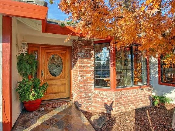 3rd image of 113 Oak Canyon Way