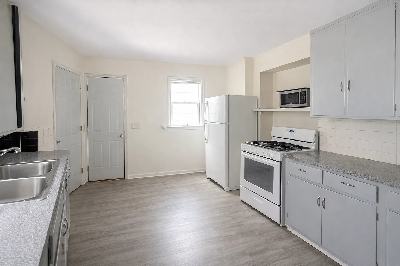 5 bed, 2298 sqft, $3,000 — Photo 2