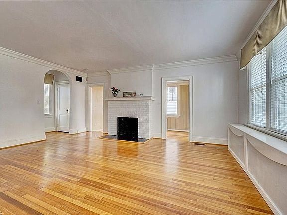 Entrance / Living Room